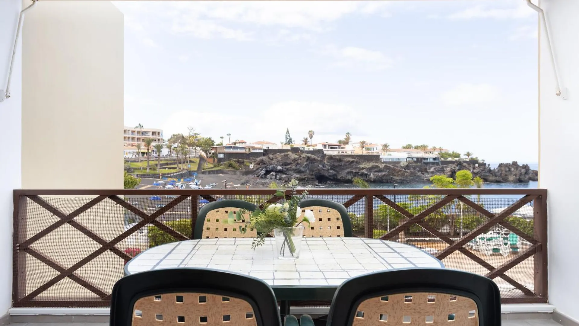 Home2Book Seafront Of La Arena Beach Apt, Pool Puerto de Santiago  0*, Puerto de Santiago (Tenerife) İspanya